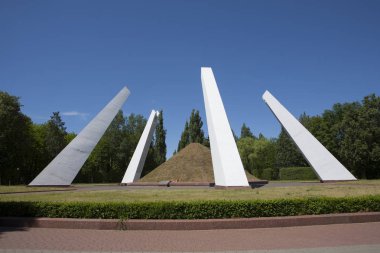 Lida, Belarus: Meçhul Asker Mezarı ile Ölümsüz Tepe