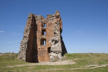 Navahrudak, Belarus - antik şato: kulelerin kalıntıları