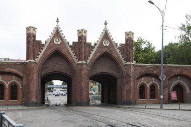 Kaliningrad, Kaliningrad Oblastı, Rusya (Koenigsberg, Doğu Prusya) - Brandenburg Kapısı. İmza: Giriş ücretsiz