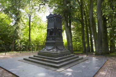 Nagornoe, Kaliningrad Bölgesi - 06 / 17 / 2019: (Geswethen, Doğu Prusya) - Geswethen Malikanesi 'ndeki Barclay de Tolly Anıtı