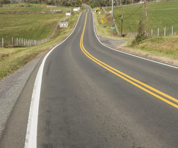 Road in the countryside in Virginia, square banner size — Stockfoto