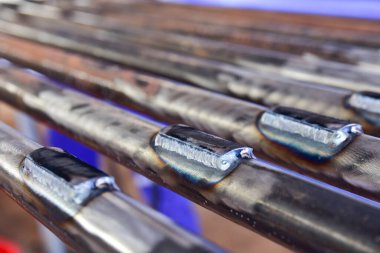 Tungsten Inert Gas Kaynak işlemi (TIG) tarafından plaka ve boru kaynaklama arasındaki bağlantıyı kapat). 