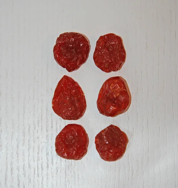 Trockenfrüchte Rote Sind Form Eines Rechtecks Auf Einem Weißen Brett — Stockfoto
