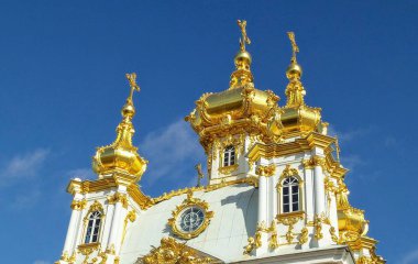 Rusya 'daki tapınaklar. Altın kubbeler.