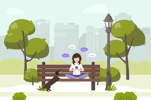 都会の公園に座ってスマートフォンでメッセージを送る若い女性。人々とモバイル技術フラットイラスト. — ストックベクタ