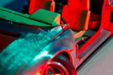 Yıkılmış model bir arabanın gösterge paneli