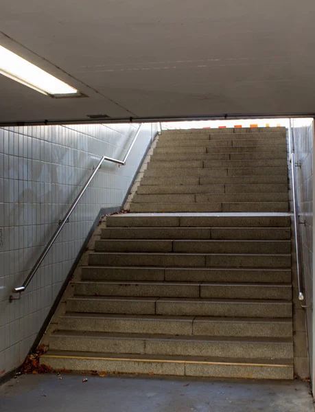 Escadaria da passagem subterrânea — Fotografia de Stock