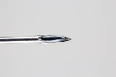 0.7 mm çapında bir iğnenin makro görüntüsü