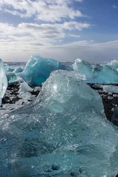 Παγόβουνα Στην Παραλία Μαύρα Βότσαλα Ακτή Της Iceland — Φωτογραφία Αρχείου