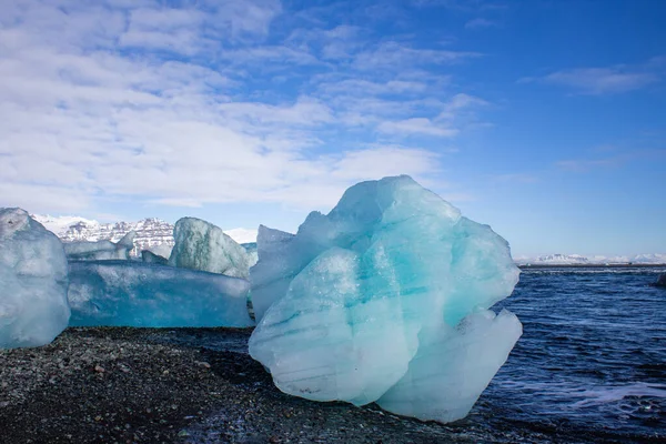 アイスランドの黒小石海岸の氷原は — ストック写真