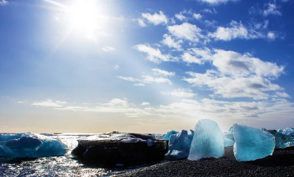 Isfält Vid Den Svarta Stenstranden Islandskusten — Stockfoto