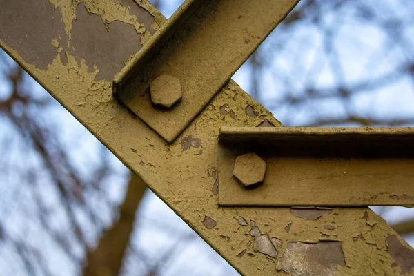 Alte Farbe Löst Sich Von Einem Stahlträger — Stockfoto