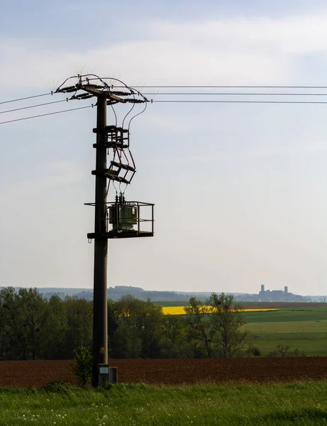 Pólo Energia Campo Com Castelo Muenzenberg Fundo Imagens De Bancos De Imagens