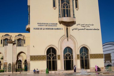 210 metre yüksekliğindeki Moschee 'nin resimleri.