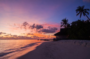 Arka planda güzel gün batımı