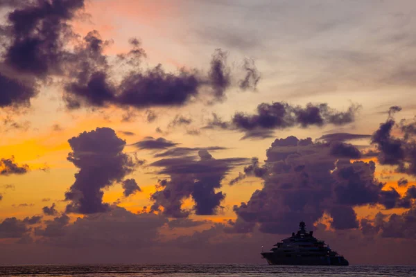 Silhouette Yacht Ved Solnedgang Havet royaltyfrie gratis stockbilder