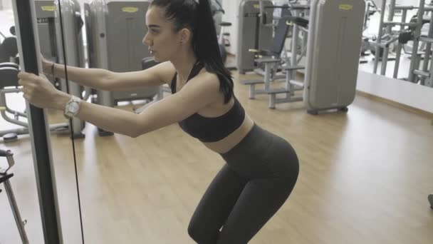 Dívka Tělocvičně Mává Nohou Dozadu Hýždě Fitness Dívka Dělá Cvičení — Stock video