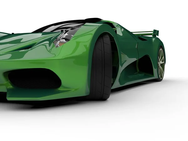 Carro conceito de corrida verde. Imagem de um carro sobre um fundo branco. Renderização 3d . — Fotografia de Stock