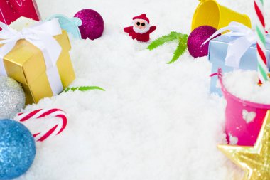Noel Sahneleri veya Yeni Yıl Temizleme konsepti için kar arkaplanı