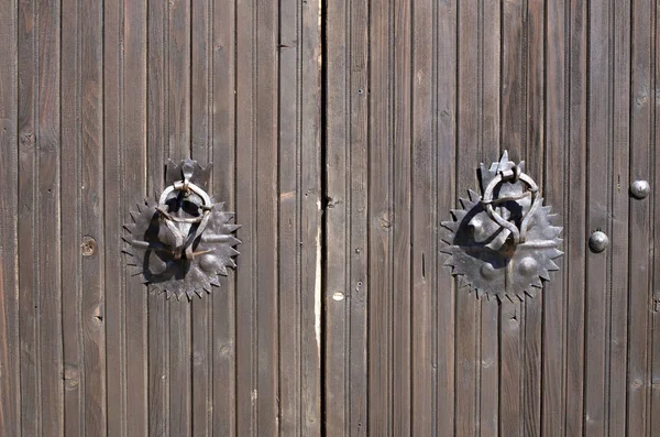 Metal black round handle on wooden doors — Stock Photo, Image