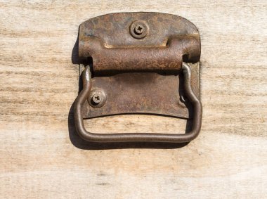 Eski ahşap çekmece paslı kulplu 