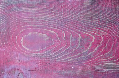 Düğüm ve halkaları ile kırmızı boyalı tahta  