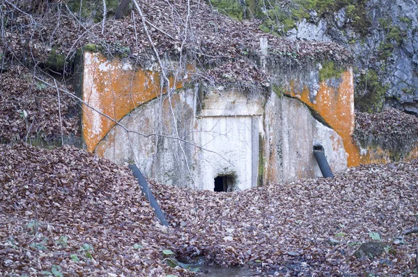 Betonu wejście do zamkniętej kopalni — Zdjęcie stockowe