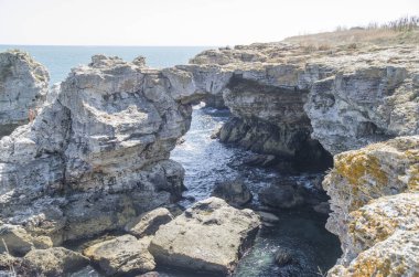 Tyulenovo, Bulgaristan köyü yakınlarında denize taş kemer
