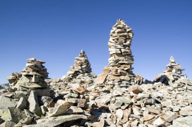 Taş piramitler dağ Zirvesi