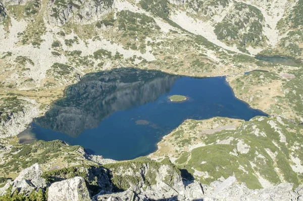 Lac Popovo dans le parc national de Pirin, Bulgarie — Photo