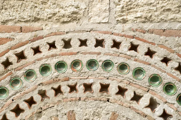 Detail der blinden Bögen hl. paraskeva in alten Nessebar, Bulgarien — Stockfoto