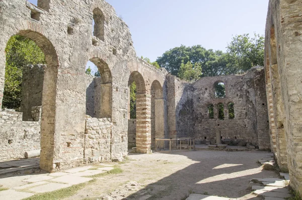 La Gran Basílica en la antigua ciudad Butrint, Albania — Foto de Stock