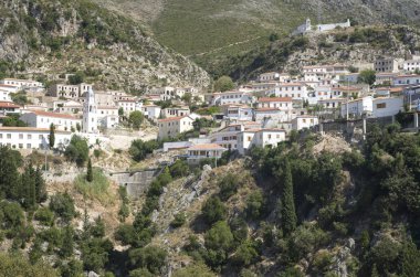 Arnavutluk 'ta eski toprak Dhermi