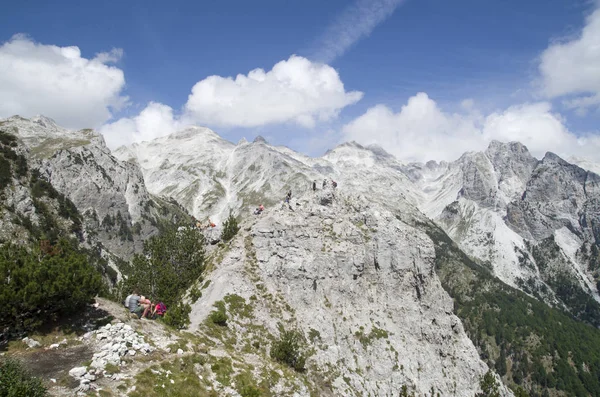 Vista do cume Jezerca em Alpes Albaneses de Valbona Pass durante — Fotografia de Stock