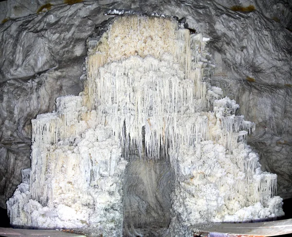 Cascata nella miniera di sale, Romania — Foto Stock