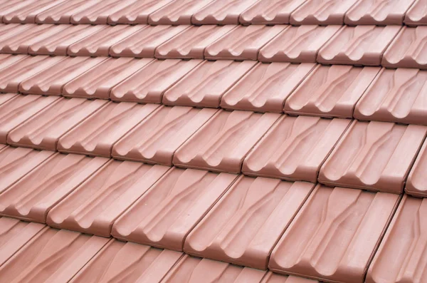 セラミックタイルと新しい屋根 Clou — ストック写真