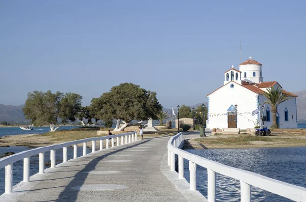 Mały Biały Tradycyjny Kościół Pobliżu Portu Elafonisos Grecji Europ — Zdjęcie stockowe