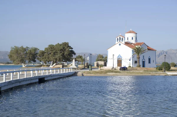 Kleine Witte Traditionele Kerk Dicht Bij Haven Van Elafonisos Griekenland — Stockfoto