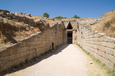 Aegisthus 'un Mycenae, Yunanistan ve Europ' taki mezarı Dromos 'un girişi