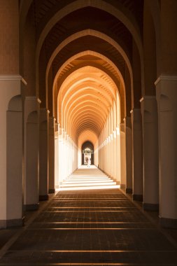 Medine / Suudi Arabistan - 09 Mayıs 2014: Abiar Ali Camii, Mescid-u-Şayara Müslümanlar için Mekke 'ye hac yolculuğu yapan çok sayıda Mikattan biridir.