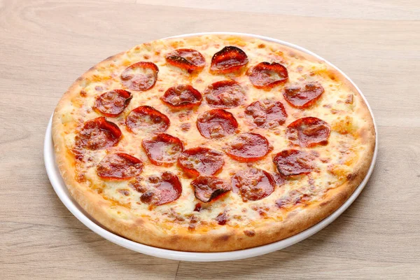 Pepperoni Pizza Zöldségekkel Alapon Stock Kép
