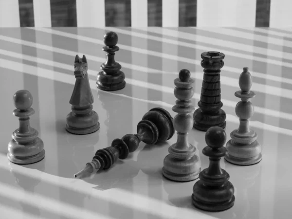 Kuralları ve tahtası olmayan bir oyun