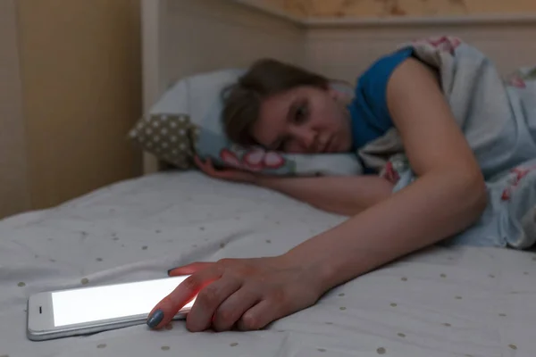 Schattig Uitgeput Meisje Werd Wakker Nacht Vrouw Kan Niet Slapen — Stockfoto