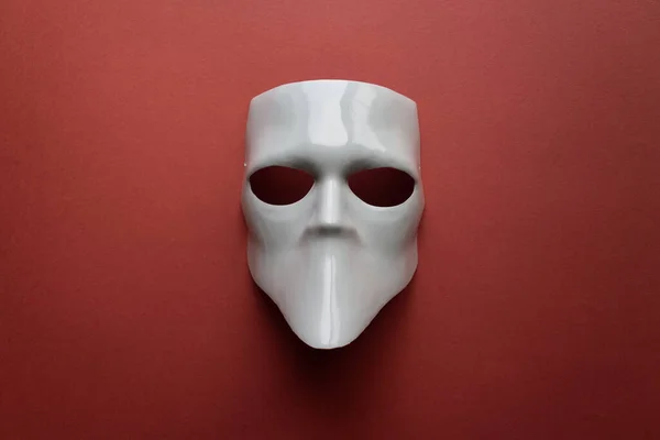Divadelní Koncept Bílými Maskami Módním Terakotovém Pozadí Anonimní Inkognito Konspirační — Stock fotografie