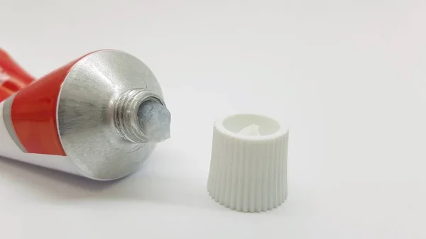 Küçük bir vazelin tüp havan ve tokmak çıkışı 