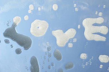 Sabun köpüğü ve köpüklerin aşk arkaplanı.