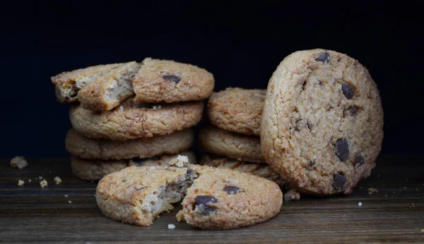 Biscuiți Ciocolată Fundal Negru — Fotografie, imagine de stoc