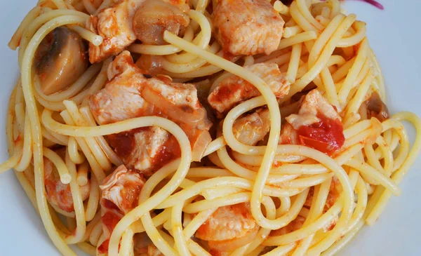 Spaghetti Chicken Mushrooms Sauteed Sauce — Stock Photo, Image