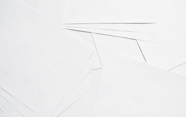 A4 kağıtlarının dağıtıldığı yaratıcı bir arkaplan.