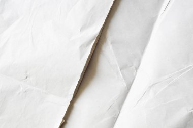 Buruşmuş kağıtlarla kaplanmış yaratıcı bir arka plan..